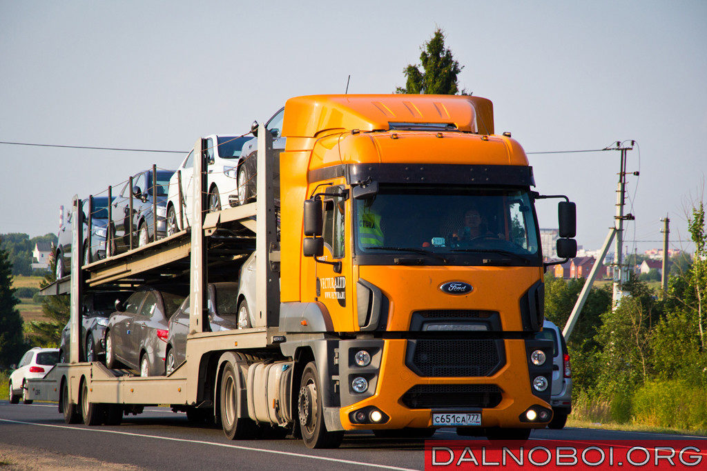 Крупнейший парк тягачей Ford Cargo 1846 принадлежит перевозчику Vectura, именно эти ярко-оранжевые тягачи встречаются на дорогах чаще всего